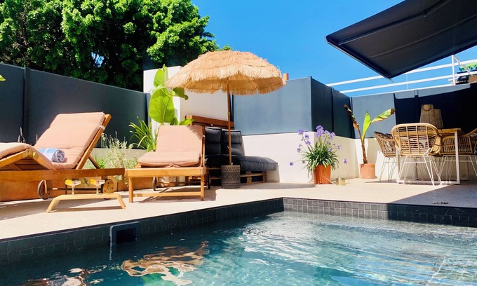 Cruz de Humilladero Villa | Private & heated Pool, free parking; gym and cinema ! In the centre of Malaga