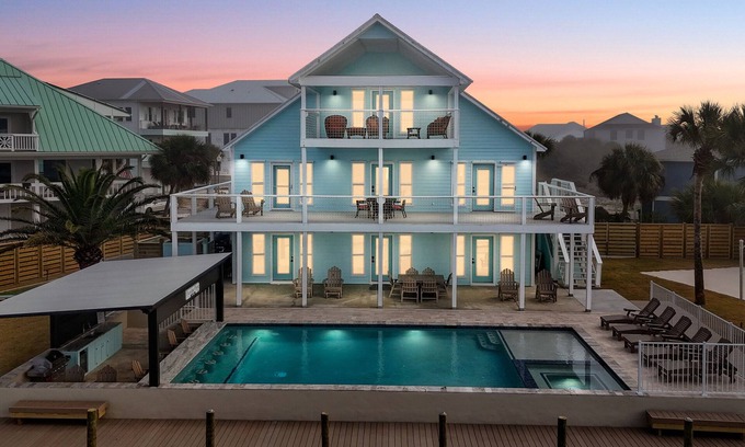 Perdido Key Coves One House | PRIVATE HEATED POOL, PRIVATE BOAT DOCK, PRIVATE BEACH, PICKLEBALL, & HOT TUB!