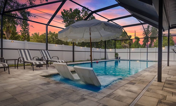 Clearwater House | Private Heated Pool Oasis 10 Mins to Clearwater Beach