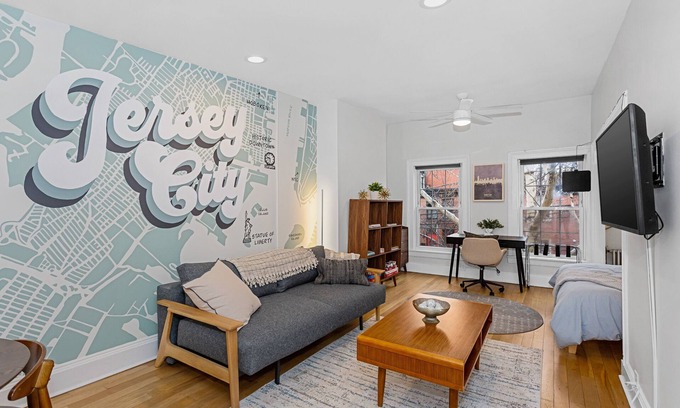 Harsimus Cove House | Private home 20 mins from NYC!