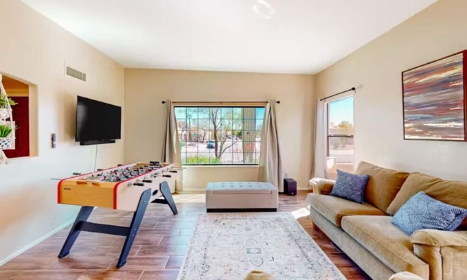 Casas Adobes House | Private home close to golf-hiking-shops