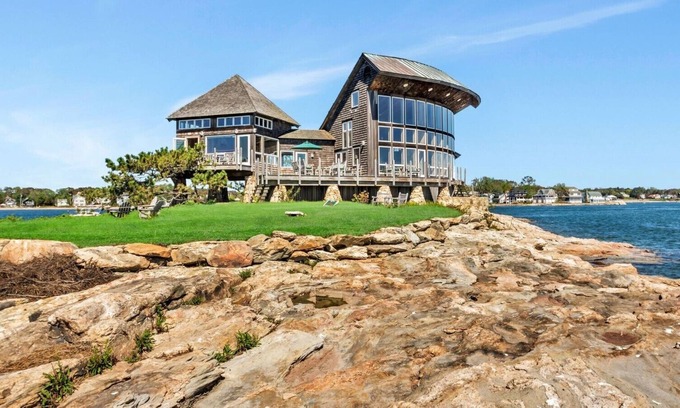 Branford House | Private Home in CT on Green Island