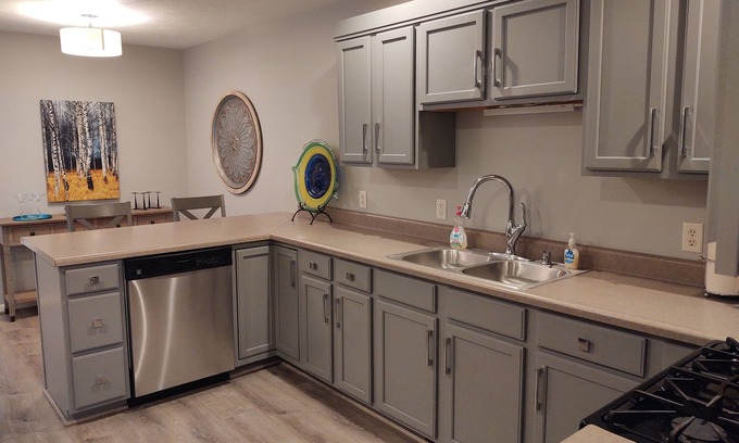 Nazareth House | Private Home in the woods - 15 minutes from Downtown!
