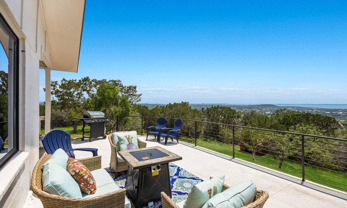 Burnet House | Private Home on Spider Mountain with Spectacular View of Lake Buchanan