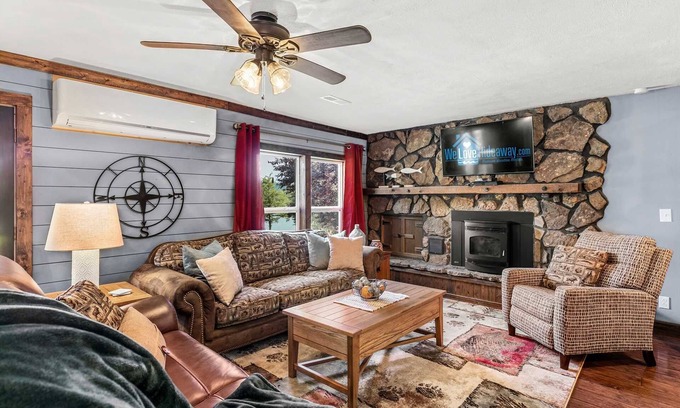 Jenkins House | Private Home - Open Juy 5 - Free Slip! Bring Your Boat, Pool, and Amazing Views