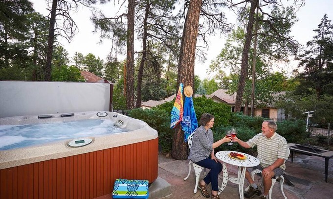 Prescott House | PRIVATE HOME Walk to Downtown CHERRY BLOSSOM COTTAGE Hot Tub SLEEPS UP TO 6 GUESTS
