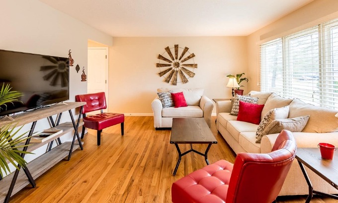 Fort Wayne House | PRIVATE HOME WITH GRAND KITCHEN IN FORT WAYNE