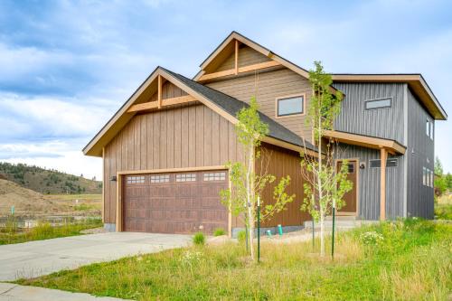 Grand Elk Ranch House | Private Hot Tub and Patio Granby Mtn Retreat!