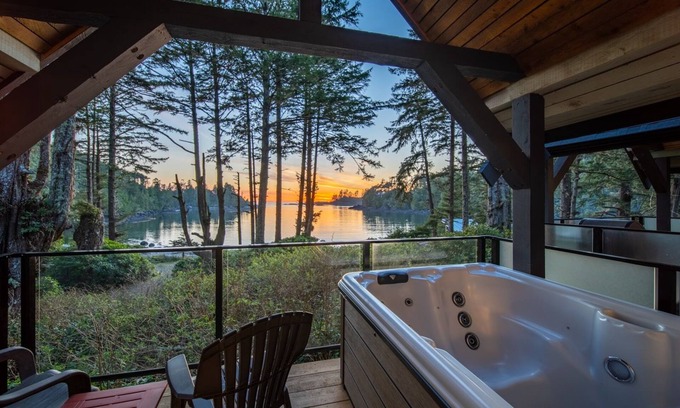 Ucluelet Cabin | Private Hot Tub! Beachfront Cabin With Views! ⎮ Morning Mist