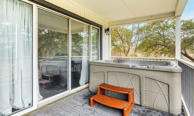 Lakeway Condo | Private Hot Tub & Golf Course Views: Lakeway Gem
