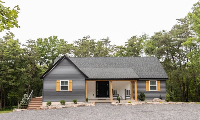 Fort Littleton House | Private + Hot Tub + Kids Toy Loft + Pool Table