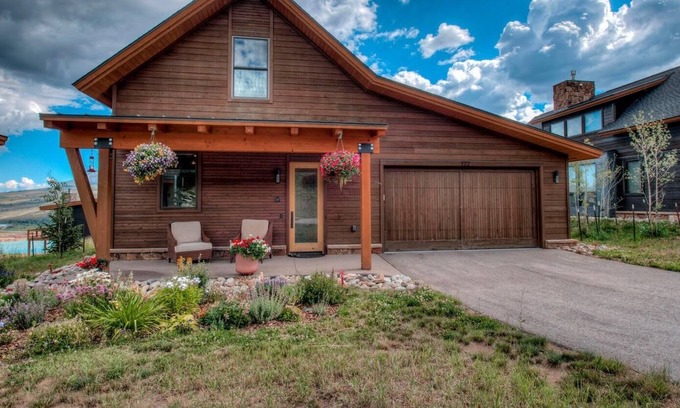 Silverthorne House | Private Hot Tub, Private Home in Silverthorne Available Monthly Jan-Apr