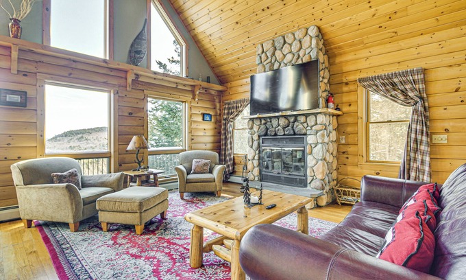 Bryant Pond House | Private Hot Tub & Sauna: Bryant Pond Retreat!