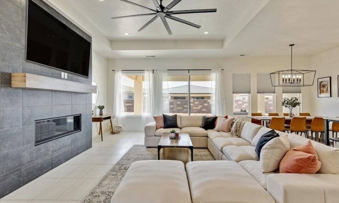 Hurricane House | Private HotTub, Right by Copper Rock Golf Course