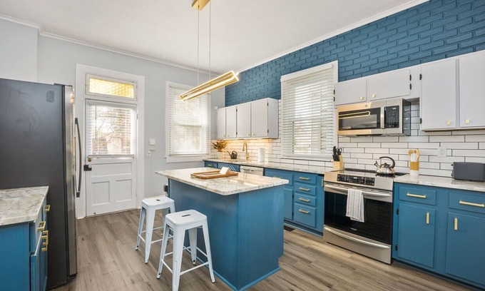 Merion Village House | **Private House in German Village, Free Parking and Pets!