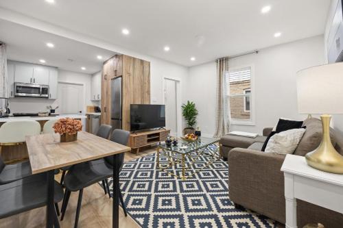 Woodbine Heights Apartment | Private House with parking & steps to subway