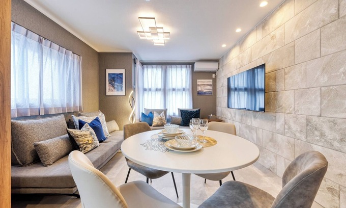 Nishinari House | Private houseithin 1 minute walk from Station with parking spaceWhole house rental - THE LEAVES MON RESORT/Osaka Ōsaka