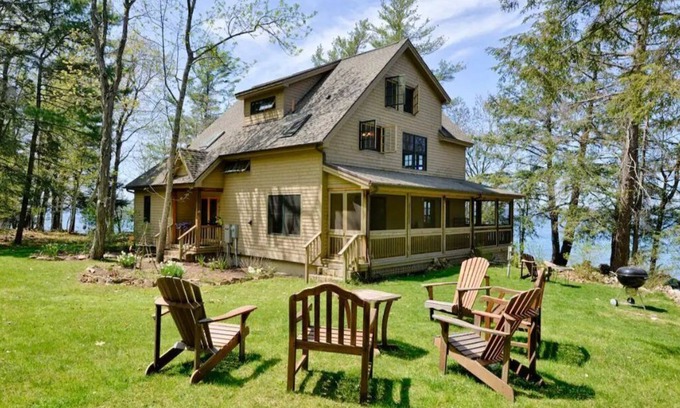 Brier Hill House | Private Island Retreat w/views of Singer Castle