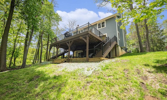 South Gull Lake House | Private King Room on Gull Lake