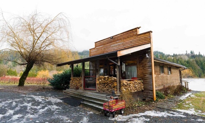 Sardis Cabin | Private Lake Front Cabin for 4