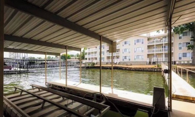 Osage Beach Condo | Private Lakefront Condo W/Boat Slip