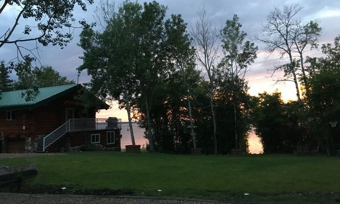 Lac La Biche House | Private Lakefront Log Cabin with private Dock
