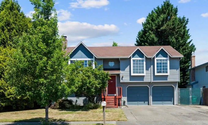 Gresham Bed & Breakfast | Private level of the house withnSPA near PDX and famous waterfalls and mountain!