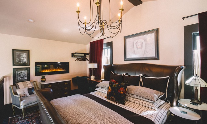 Sebastopol House | Private Lofted Downtown Studio