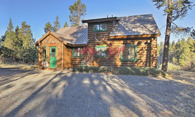 Oregon Water Wonderland Cabin | Private Log Cabin in Bend w/ Deschutes River View!
