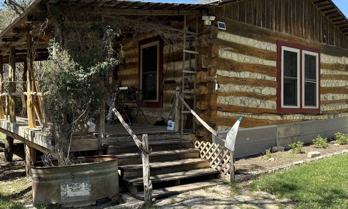 Comfort Cabin | Private log cabin in the country w/big front porch, fenced yard in Comfort.