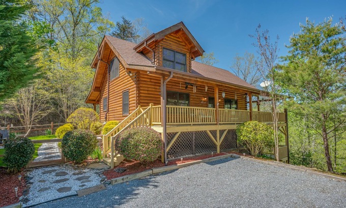 Lake Lure Cabin | Private Log cabin LAKE LURE/Lake, Beach, River, waterfall access/firepit/canoe