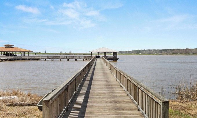Negreet House | Private Lower-Level Rental ONLY on Lanan Bay-Boathouse Great Fishing!