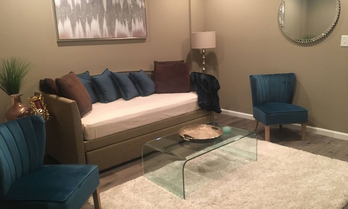 St. Charles Apartment | Private Luxury Apartment with FREE Parking