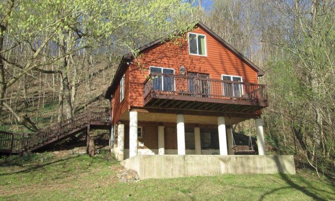 Stanley Cabin | Private Luxury River Cabin on the Bank of the Shenandoah River