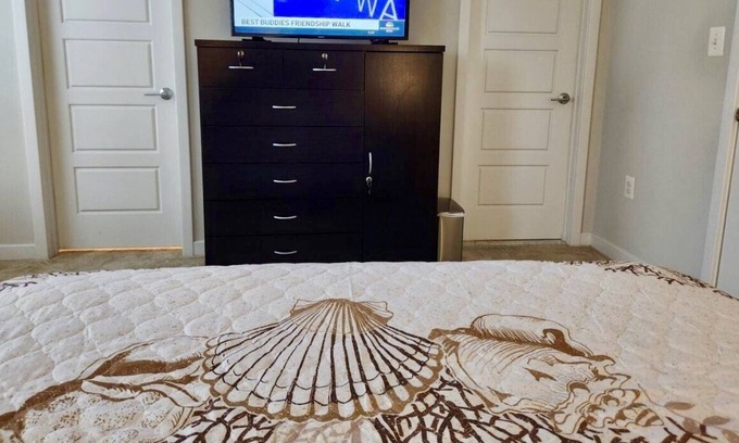 Wheaton-Glenmont House | Private Luxury room at Glenmont Metro