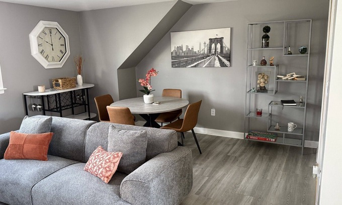 North Lindenhurst Apartment | Private Modern 2-bedroom Gem in delightful Lindenhurst