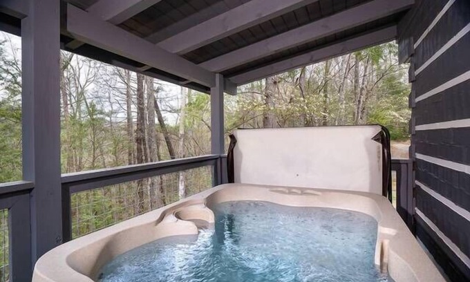 Pittman Center Cabin | Private Oasis, Rustic Cabin with all the Modern Updates