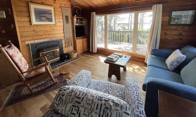 Anne's Land Cabin | Private Ocean Front Cabin Close To Cavendish Beach, Restaurants, & More!
