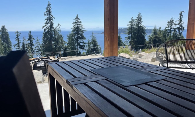 Sechelt Apartment | Private ocean view suite