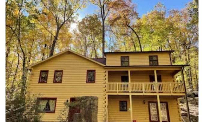 Haymarket House | Private paradise in the mountains less than 50 minutes from DC.