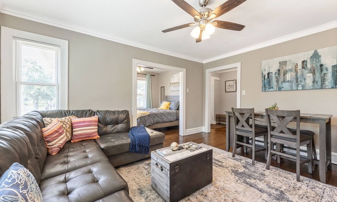 Lavergne Apartment | Private Parking/Comfy Bed/25mins to ORD>MDW>DT>HOSP