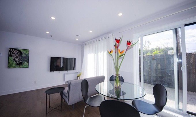 Cote-Des-Neiges—Notre-Dame-De-Grace House | Private patio 2BR King+Queen with Gym and Parking close to DT&Airport