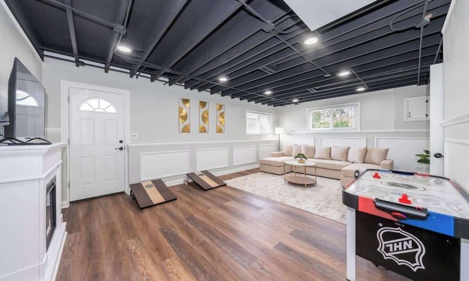 Elmhurst House | Private Patio & BBQ - Fireplace | LCP Collection