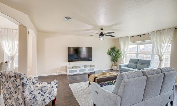 Killeen House | Private Patio Modern Killeen Vacation Rental!