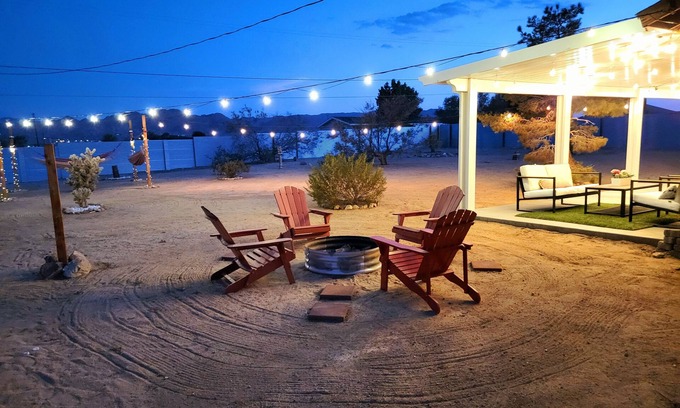 Joshua Tree House | private peaceful fenced home with hot tub king bed, Firepit and more
