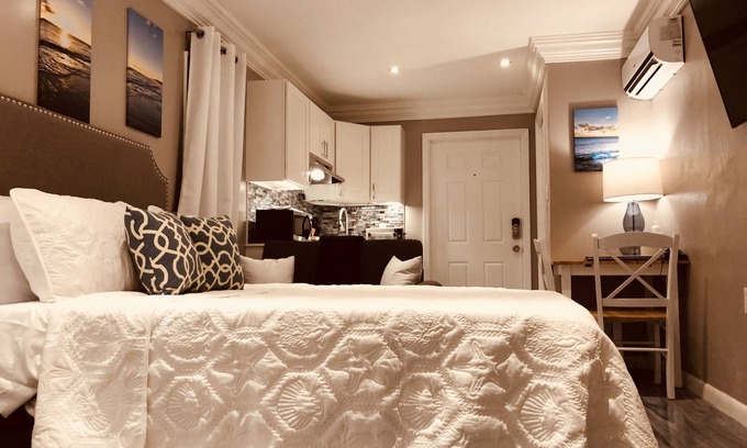 Nassau Cottage | Private "Plus" Suite #6