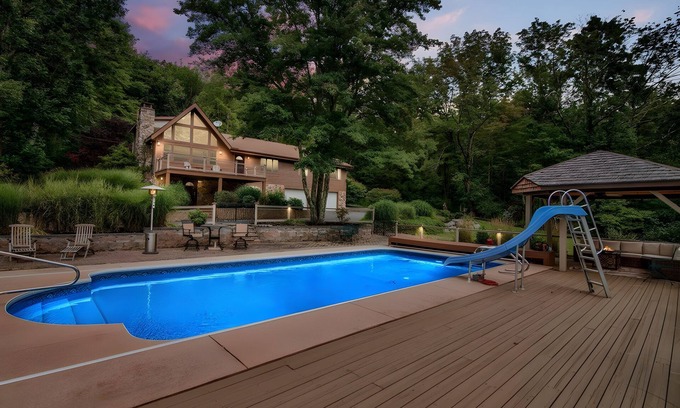 Cresco Ski Chalet | Private Pool,Arcade& HotTub - Heart of Poconos