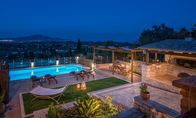Mouzaki Villa | Private pool villa,experience a unique and luxurious holiday and amazing views.