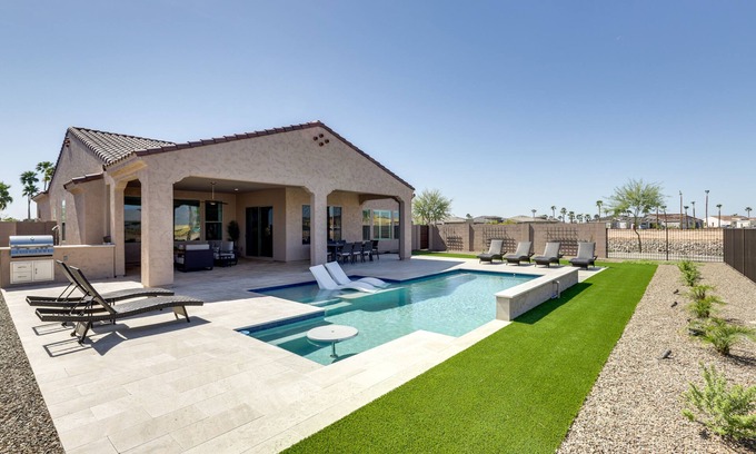 Palm Valley House | Private Pool & Grill: Modern Goodyear Retreat