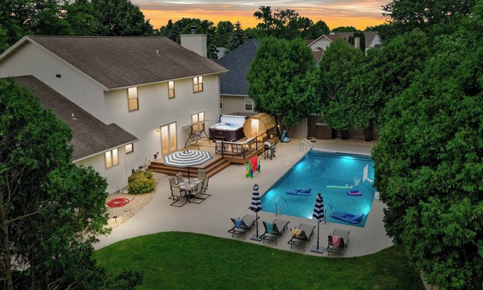 Sun Prairie House | Private Pool - HOT TUB - Sauna - Game Room - Pets